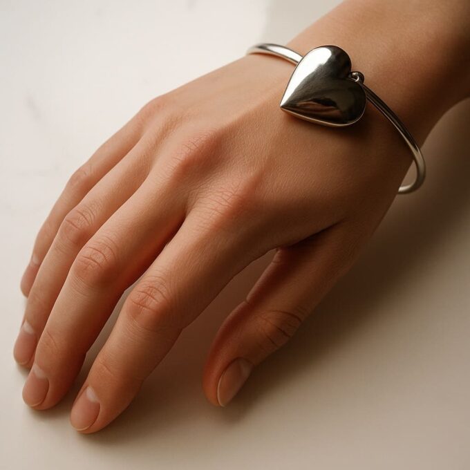 N2243 Bracelet Jonc Fin Femme avec Pendentif Cœur Porte Photo en Argent Plaqué – Bijou Artisanal et Sentimental - Bijoux Bracelets photo en ligne Ninanina