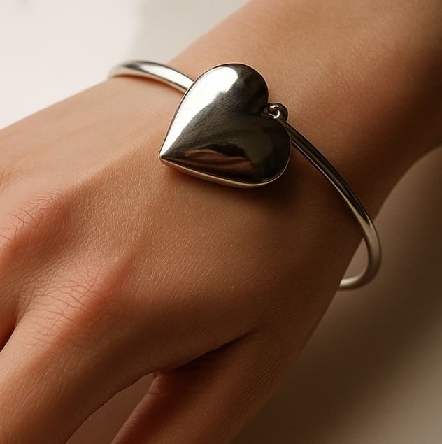 N2243a Bracelet Jonc Fin Femme avec Pendentif Cœur Porte Photo en Argent Plaqué – Bijou Artisanal et Sentimental - Bijoux Bracelets photo en ligne Ninanina