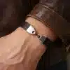 N2300a Bracelet Homme Artisanal - Lacet Double Cuir Et Fermoir Crochet Métal Argenté - Bijoux Bracelets hommes en ligne Ninanina