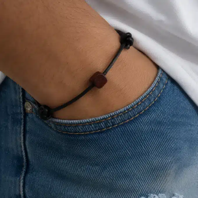 N2309b Bracelet perle carrée en bois sur cordon cuir réglable homme - Bijoux Bracelets hommes en ligne Ninanina
