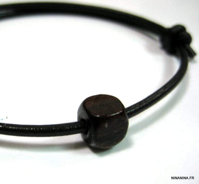 N2309ter_bracelet_cordon_cuir_perle_bois_carree-1