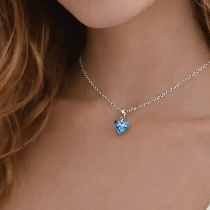N2314a Collier Swarovski bleu artisanal - pendentif coeur cristal sur fine chainette en argent 925 - Bijoux Colliers femmes en ligne Ninanina