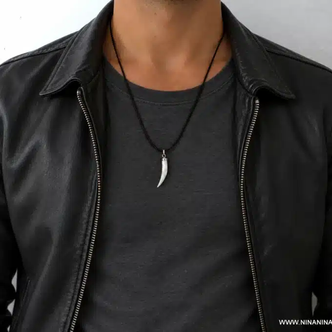 N2379b Collier homme pendentif griffe de tigre nacre blanche cordon cuir - Bijoux colliers hommes en ligne Ninanina
