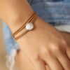 N2391a Bracelet Multi Tours en Cuir Naturel et Perle Martelée en Argent 925 – Bijou Artisanal Fait Main - Bijoux Bracelets cordons boheme chic en ligne Ninanina