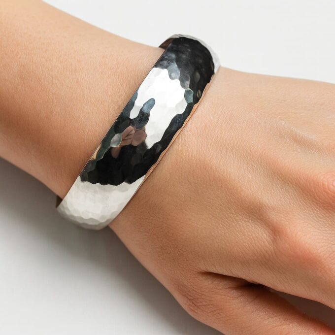 N2416a Bracelet Manchette Femme en Argent 925 Massif Martelé – Bijou Élégant et Authentique - Bijoux Bracelets manchettes en ligne Ninanina