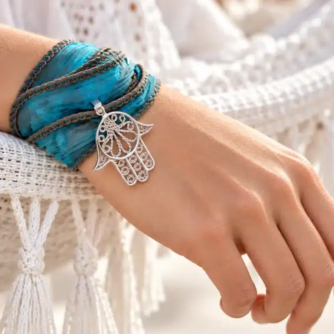 N2443B Bracelet femme pendentif main de fatma Argent 925 et soie boheme chic - Bijoux bracelets femmes en ligne Ninanina