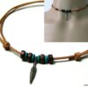 N2456ter collier cordon cuir homme et plume