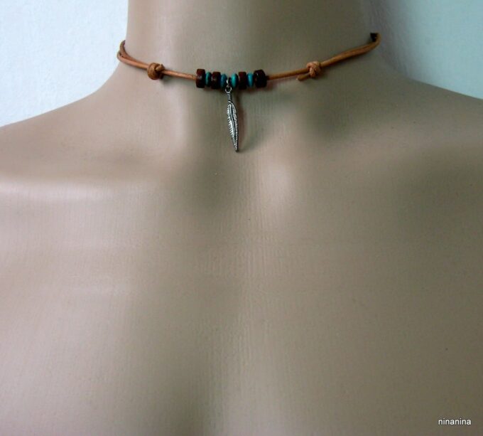 N2456terc collier cordon cuir homme et plume