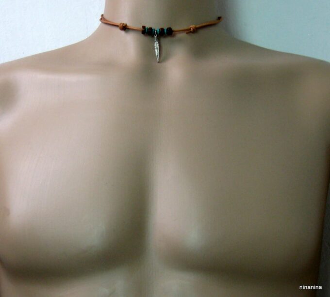 N2456terh collier cordon cuir homme et plume