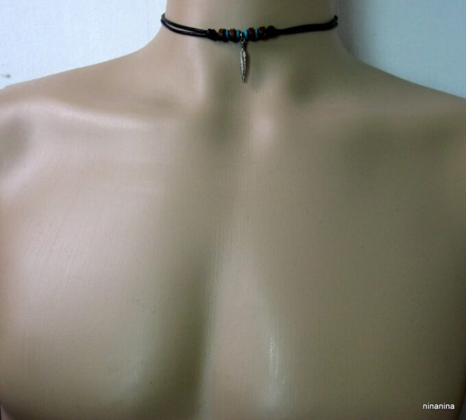N2456terk collier cordon cuir homme et plume