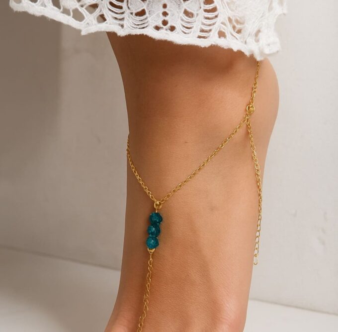 N2549a Bracelet de pied Swarovski doré - Chaine de pieds artisanale plaqué or cristal mauve ou bleu turquoise - Bijoux de pieds en ligne Ninanina