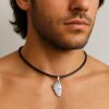 N2593a Collier Corse homme artisanal - pendentif gravé en Acier inoxydable sur cordon cuir noir - Bijoux colliers en ligne Ninanina