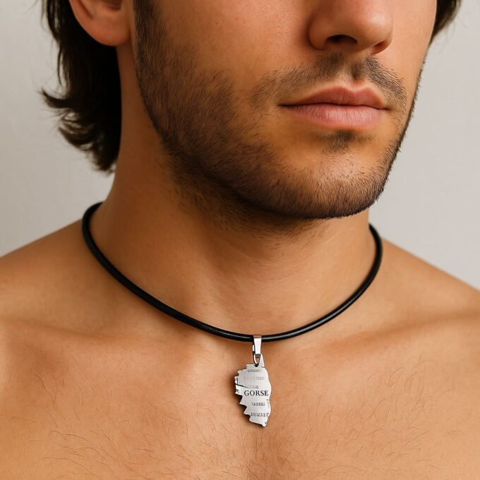 N2593a Collier Corse homme artisanal - pendentif gravé en Acier inoxydable sur cordon cuir noir - Bijoux colliers en ligne Ninanina
