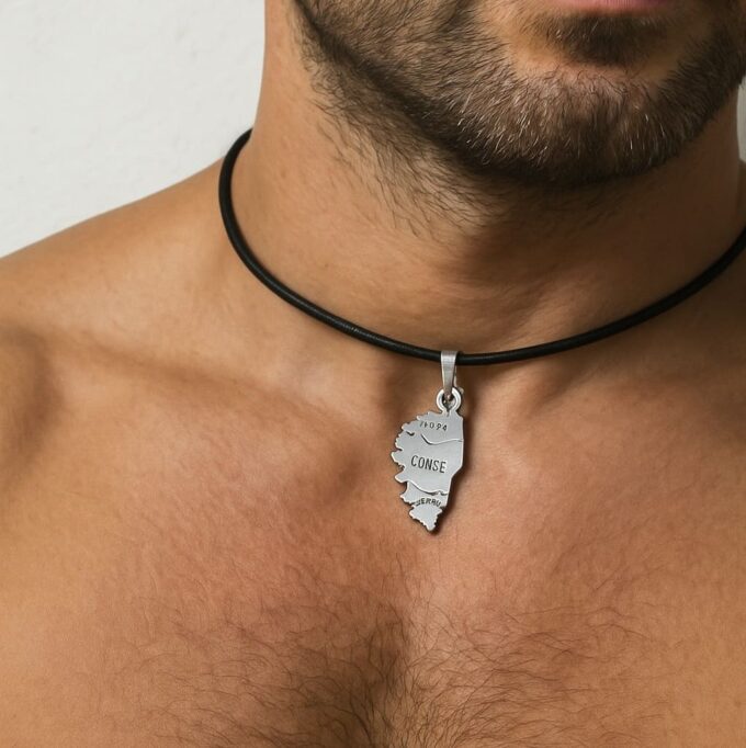 N2593b Collier Corse homme artisanal - pendentif gravé en Acier inoxydable sur cordon cuir noir - Bijoux colliers en ligne Ninanina