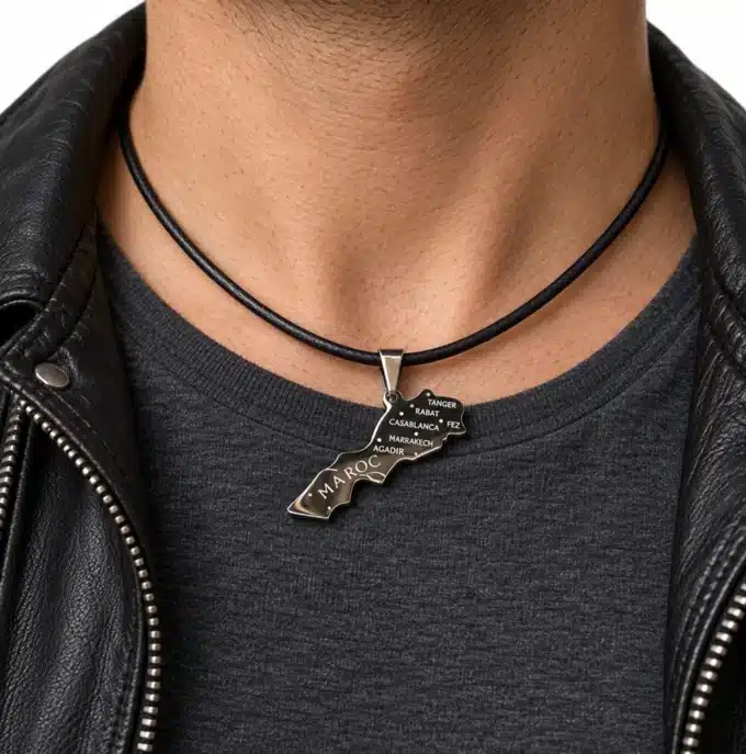N2629a Collier homme Pendentif Maroc Acier argenté cordon cuir - Bijoux colliers hommes en ligne Ninanina