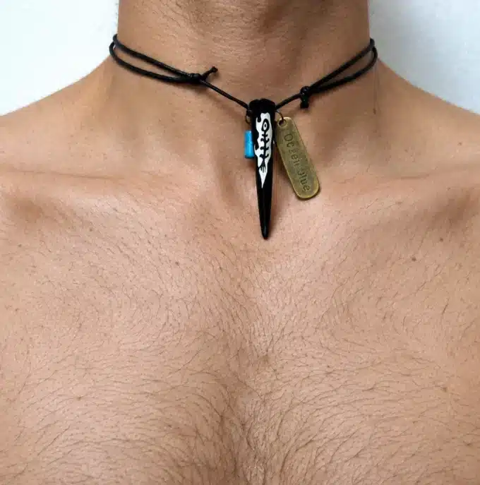 N2702 Collier homme surfer cordon pendentif pointe noire - Bijoux colliers hommes en ligne Ninanina