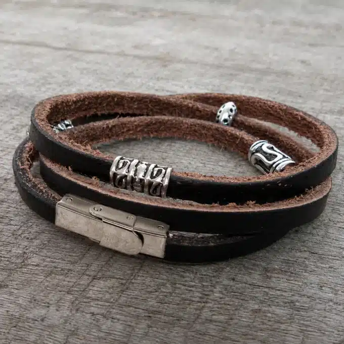 N2708f Bracelet homme cuir 3 tours artisanal breloques argentées - Bijoux bracelets hommes en ligne Ninanina