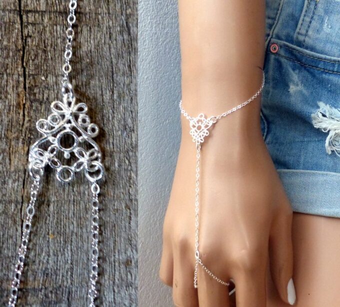 N2709a Bracelet bague chaine de main argent 925 massif - Bijoux Chaines en ligne Ninanina Détail du bracelet bague chaîne de main en argent massif 925 - Bijou fait main au design délicat pour femme