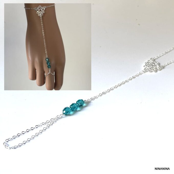 N2709b Bracelet bague chaine de main argent 925 massif et swarovski - Bijoux de mains femmes en ligne Ninanina Zoom sur le bracelet bague chaîne de main en argent sterling 925 avec cristaux Swarovski vert - Bijou chic et raffiné