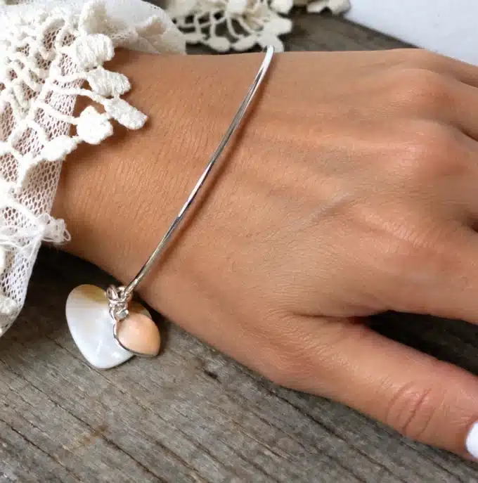 N2726a Bracelet jonc pendentif coeur plaqué Argent et nacre - Bijoux bracelets femmes en ligne Ninanina