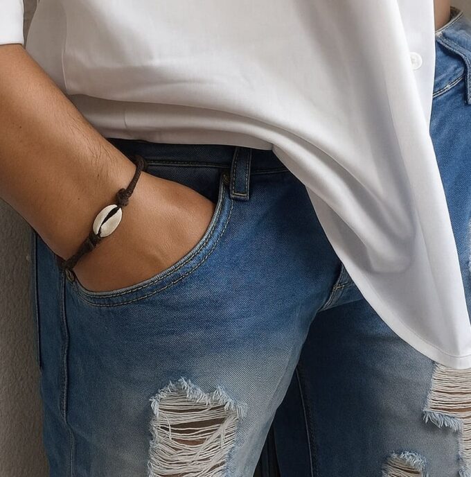 N2787a Bracelet coquillage artisanal homme et femme cauri perles bois cordon coton ciré réglable - Bijoux Bracelets coquillages en ligne Ninanina