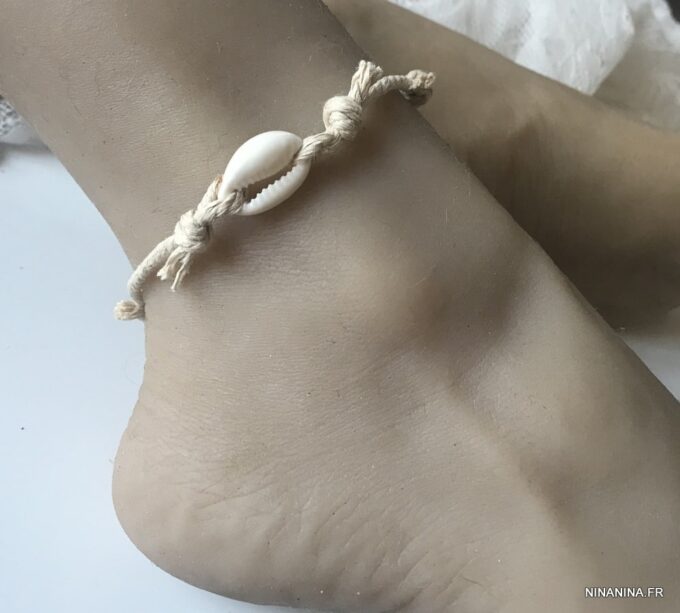 N2788a Bracelet cheville coquillage femme cauri perles bois - Bijoux de pieds en ligne Ninanina