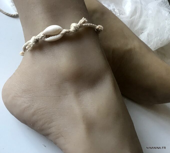 N2788b Bracelet cheville coquillage femme cauri perles bois - Bijoux de pieds en ligne Ninanina