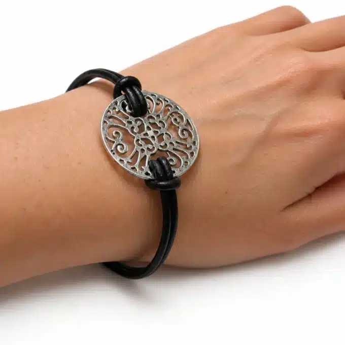 N2826 Bracelet femme pendentif rond filigrané argenté cordon cuir - Bijoux bracelets femmes en ligne Ninanina
