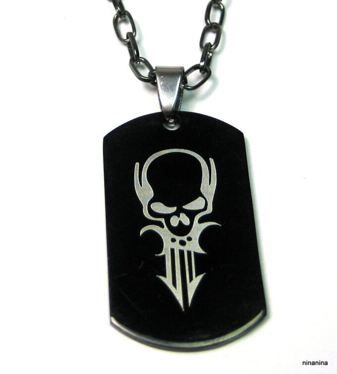 N2899tera_collier_homme_croix_tete_de_mort_noire-1