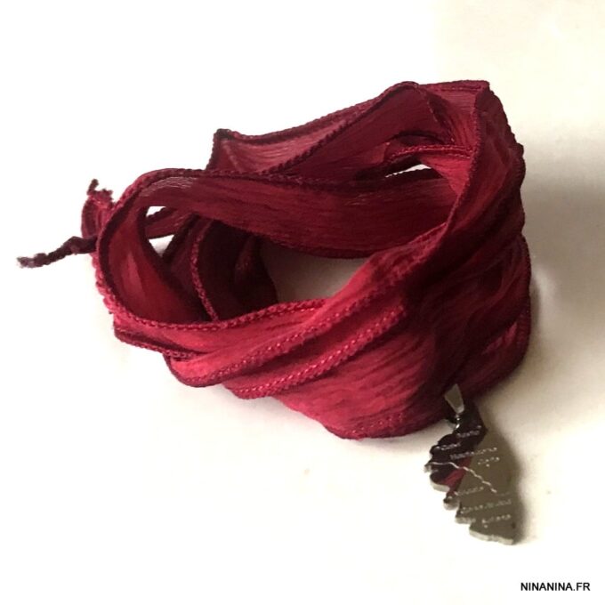 N2917c Bracelet lacet soie lavée rouge pendentif carte de la corse Acier inoxydable - Bijoux Bracelets en ligne Ninanina