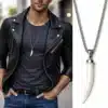 N2945f Collier long artisanal pour homme - pendentif dent de tigre en nacre et Acier inoxydable argenté - Bijoux colliers hommes en ligne Ninanina