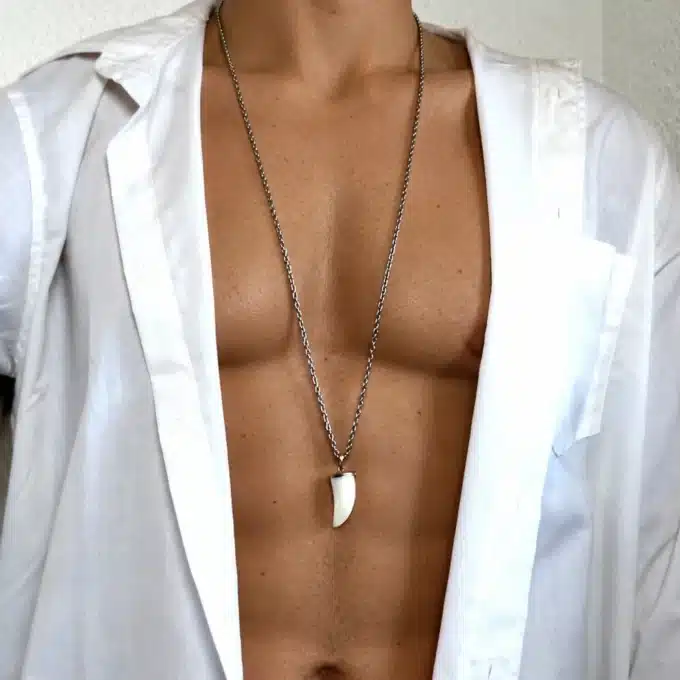 N2946 Collier homme long acier pendentif dent de requin nacre blanche - Bijoux colliers en ligne Ninanina