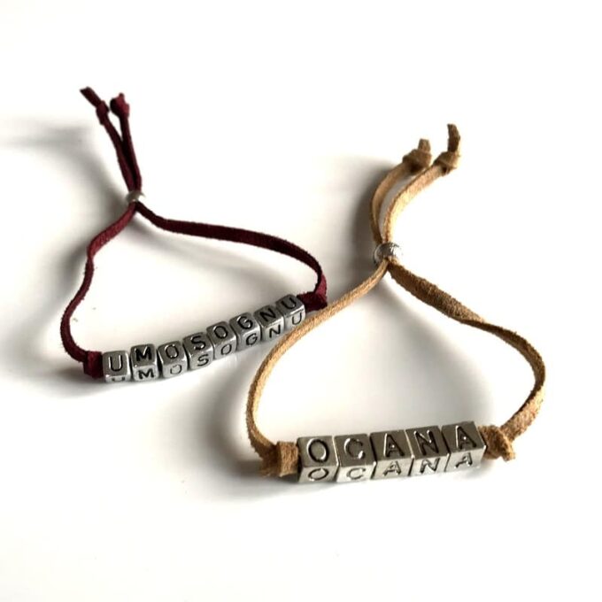 N3025d Bracelet prénom personnalisé lettres carrées cordon daim - Bijoux Bracelets en ligne Ninanina