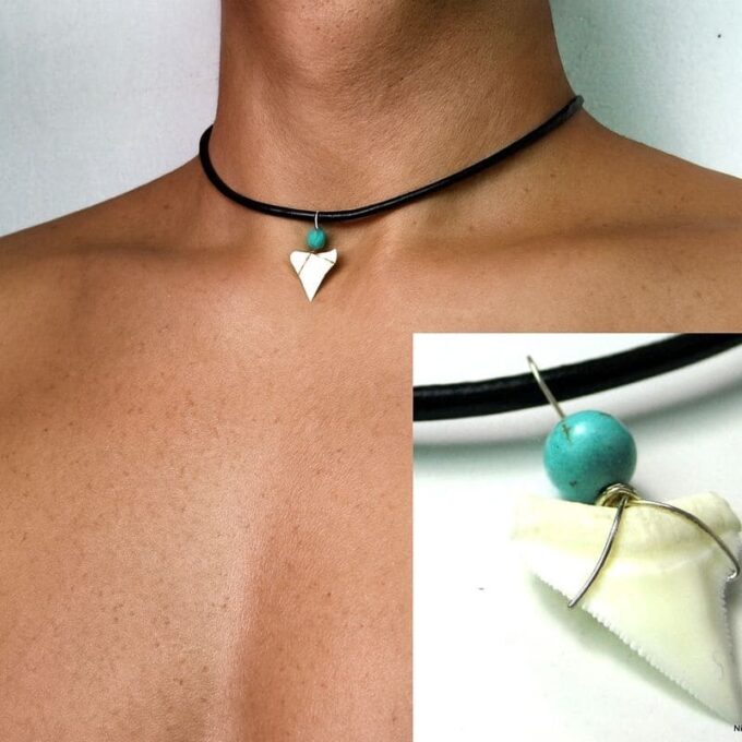 N3052 Collier ethnique cuir artisanal - pendentif dent de requin et perle turquoise bleue naturelle - Bijoux ethniques en ligne Ninanina