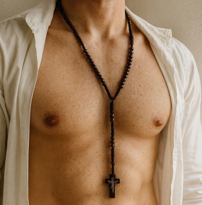 N3114a Collier Chapelet homme pendentif croix chrétienne et perles en bois marron - Bijoux Colliers en ligne Ninanina