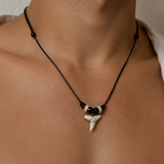N3303 Collier homme cordon pendentif dent de requin véritable - Bijoux colliers hommes en ligne Ninanina