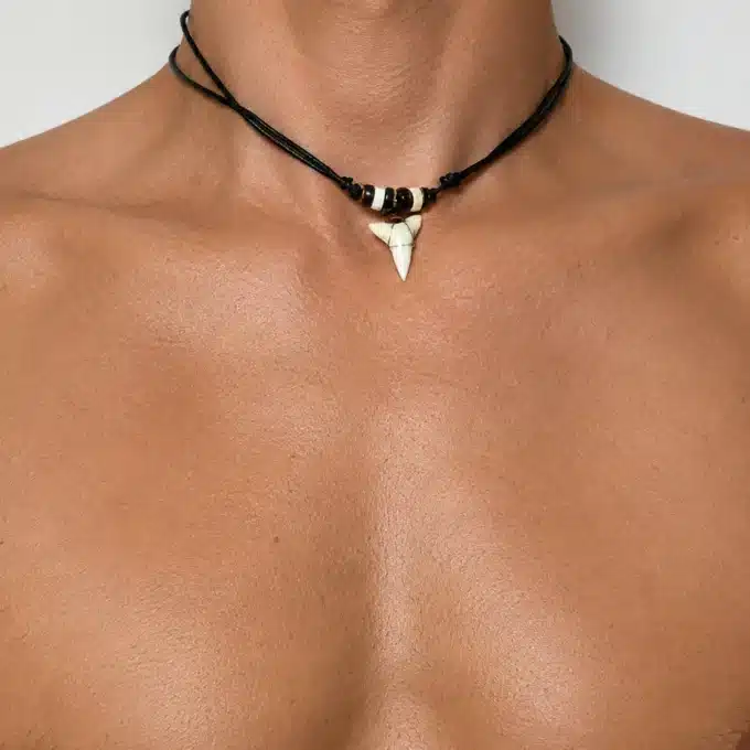 N3303a Collier homme cordon pendentif dent de requin véritable - Bijoux colliers hommes en ligne Ninanina