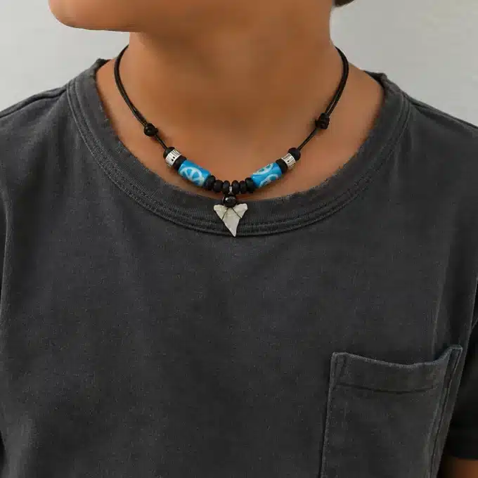 N3331 Collier pendentif dent de requin enfant cordon réglable - Bijoux colliers enfants en ligne Ninanina