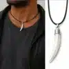 N3421a Collier homme pendentif dent de tigre en nacre blanche cordon cuir - Bijoux colliers hommes en ligne Ninanina
