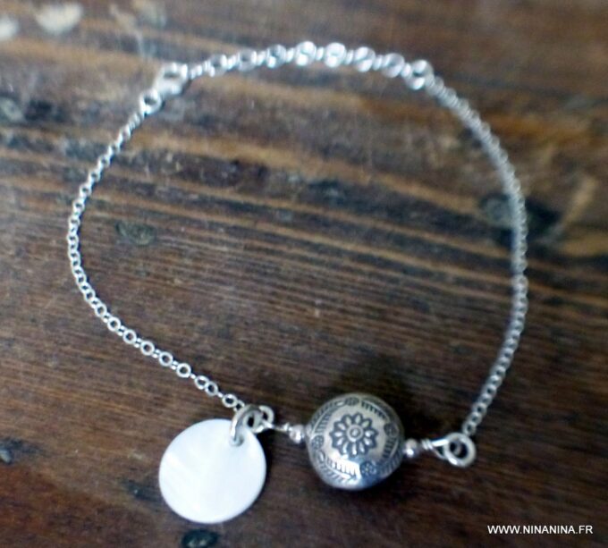 N3445g Bracelet argent nacre perle fleur plate et pendentif rond - Bijoux Bracelets en ligne Ninanina