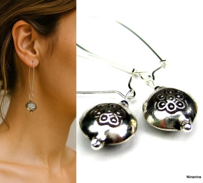 N3499 Boucles d’oreilles ovales artisanales en argent 925 massif – Perle plate gravée d’une fleur - Bijoux d'oreille en ligne Ninanina