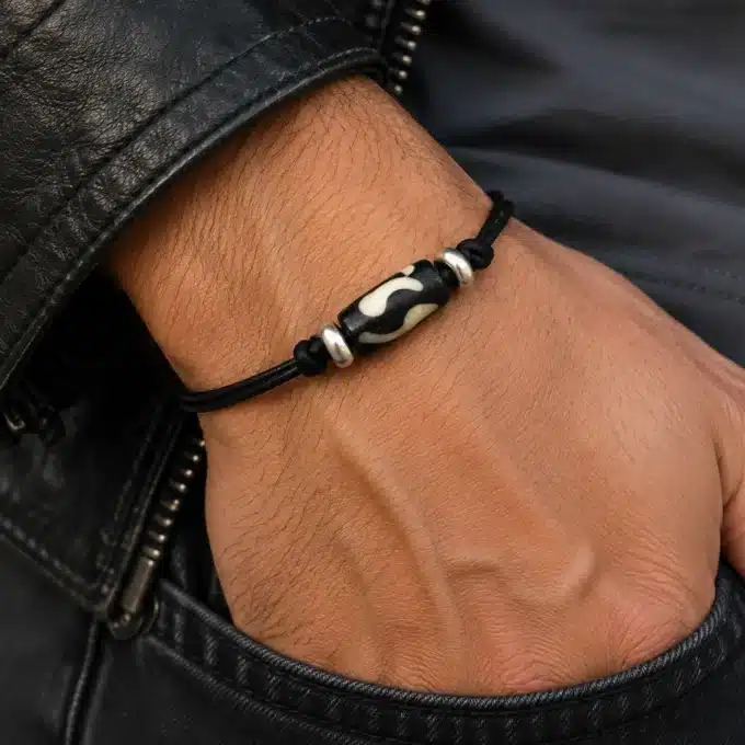 N3525 image identique avec peau homme realiste + tee shirt et blouson cuir - Bijoux bracelets homme en ligne Ninanina
