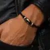 N3525a image identique avec peau homme realiste + tee shirt et blouson cuir - Bijoux bracelets homme en ligne Ninanina