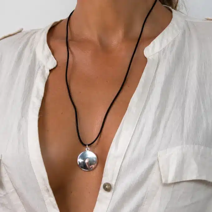 N3574b Collier cordon Cuir médaillon porte photo Plaqué Argent - Bijoux colliers femmes en ligne Ninanina