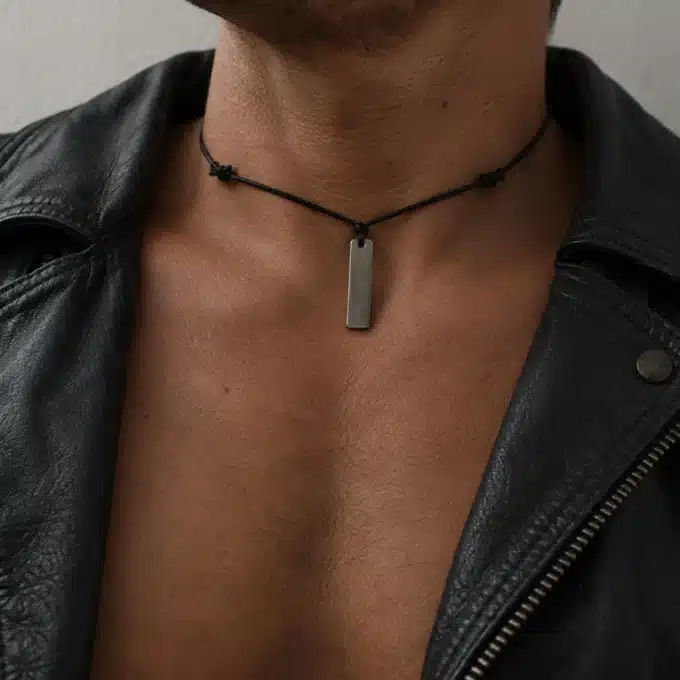 N3647 Collier homme cordon cuir pendentif rectangle Acier argenté - Bijoux colliers hommes en ligne Ninanina
