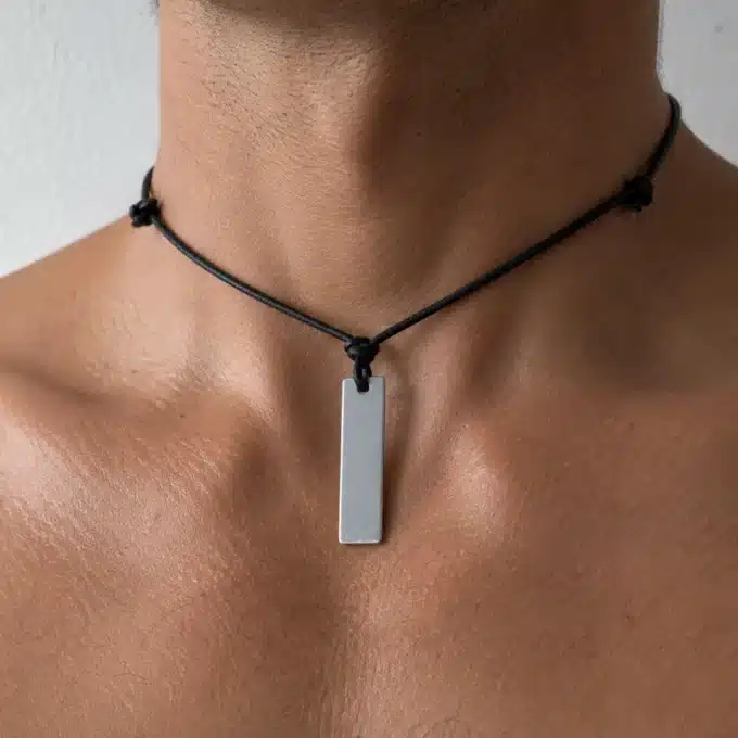 N3647a Collier homme cordon cuir pendentif rectangle Acier argenté - Bijoux colliers hommes en ligne Ninanina