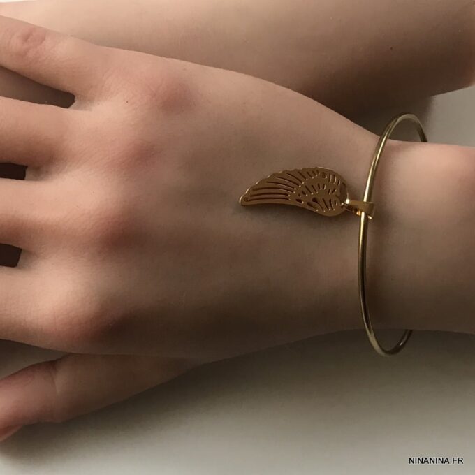 N3670 Bracelet jonc doré pendentif aile d'ange Acier - Bijoux Bracelets femmes en ligne Ninanina