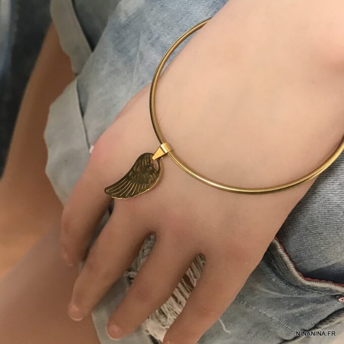 N3670e Bracelet jonc doré pendentif aile d'ange Acier - Bijoux Bracelets femmes en ligne Ninanina