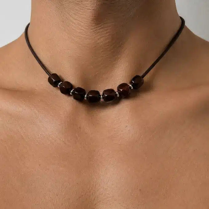 N3675 Collier homme perles en bois carrées marron sur cordon cuir - Bijoux colliers hommes Ninanina