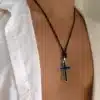 N3704a Collier homme cordon cuir pendentif croix Acier argenté - Bijoux colliers hommes en ligne Ninanina